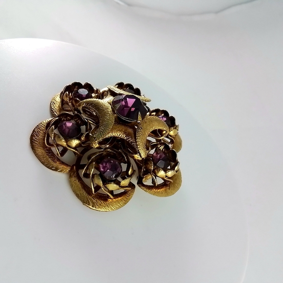 Vintage Purple Rhinestone Flower Brooch, Gold Tone Floral Pin - Picture 5 of 7